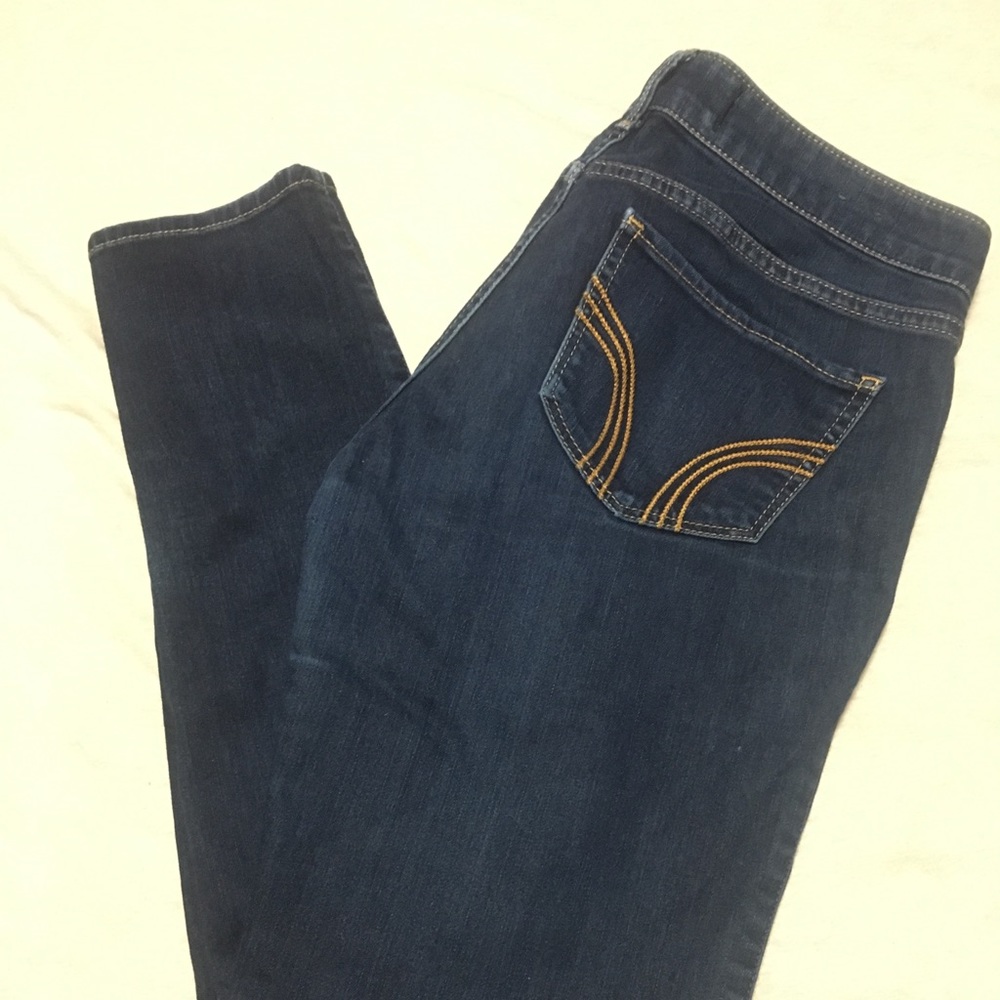 Hollister Jeans, skinny cut, size 7R (28 x 29)